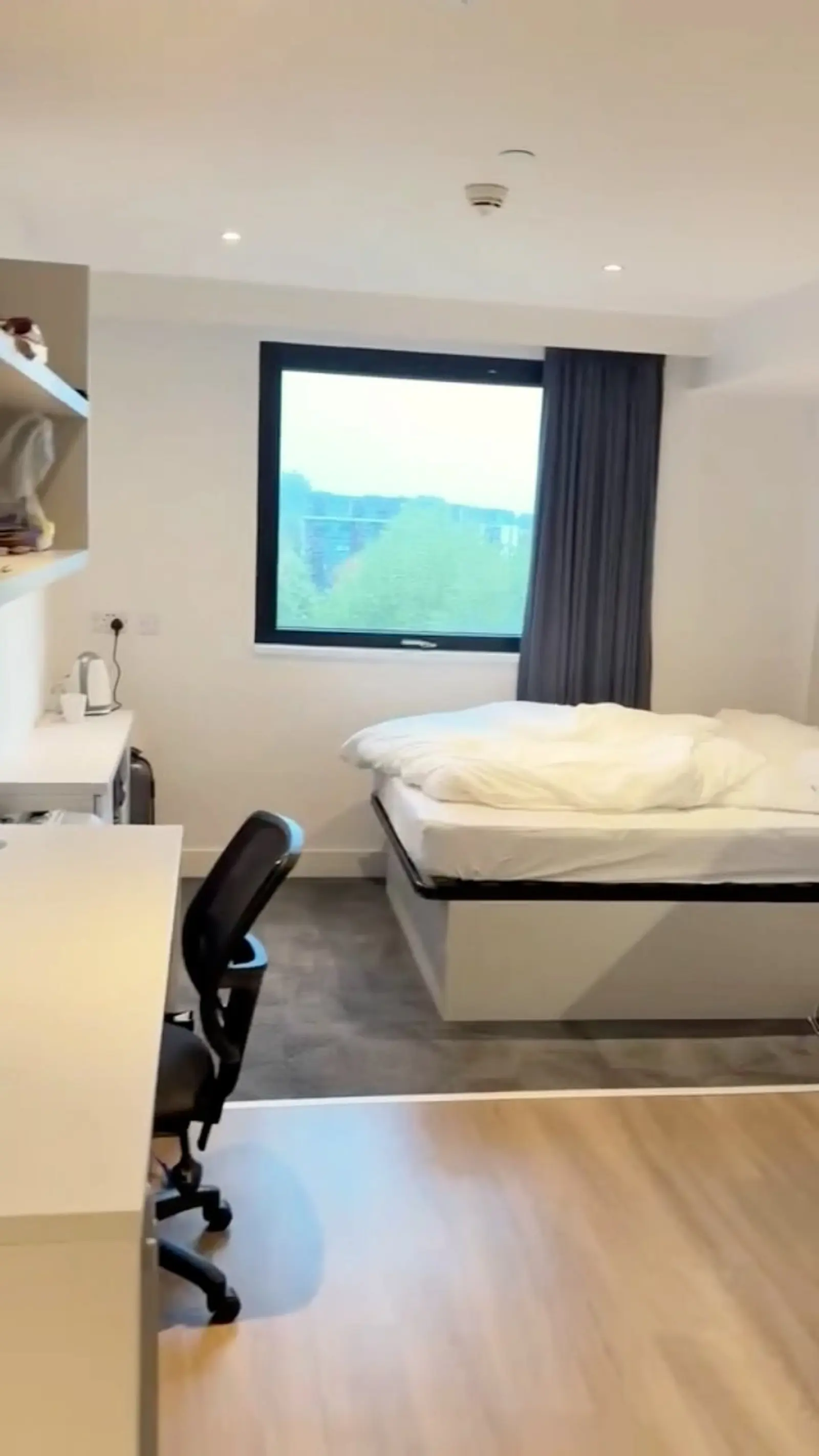 曼城精装拎包入住的Studio｜不到 £250pw 还包 bills ‼️ 楼下公交 + 电车，公交直达曼大，近火车站