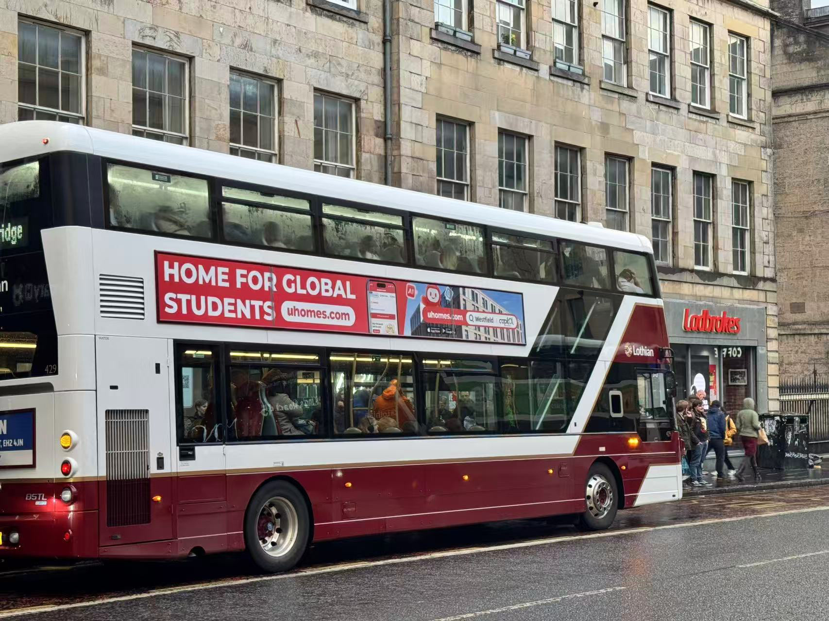 异乡好居 × 异乡巴士——七年同行,陪你驶过每一段留学路-异乡好居