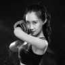 崔**