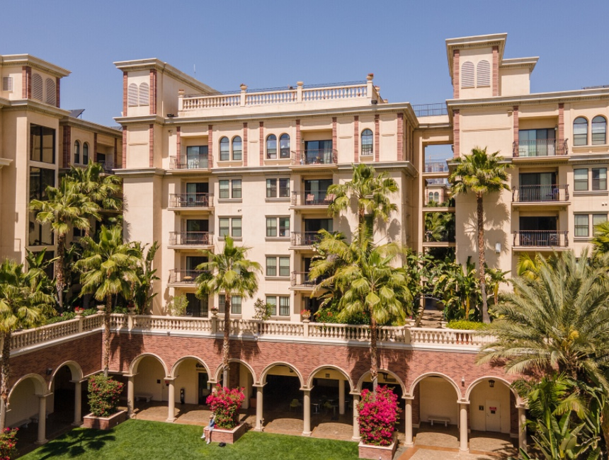 CEO Tour | Lorenzo's Live Stream Reveals: How Does USC's Large Community Achieve High-Specs at Low Prices?