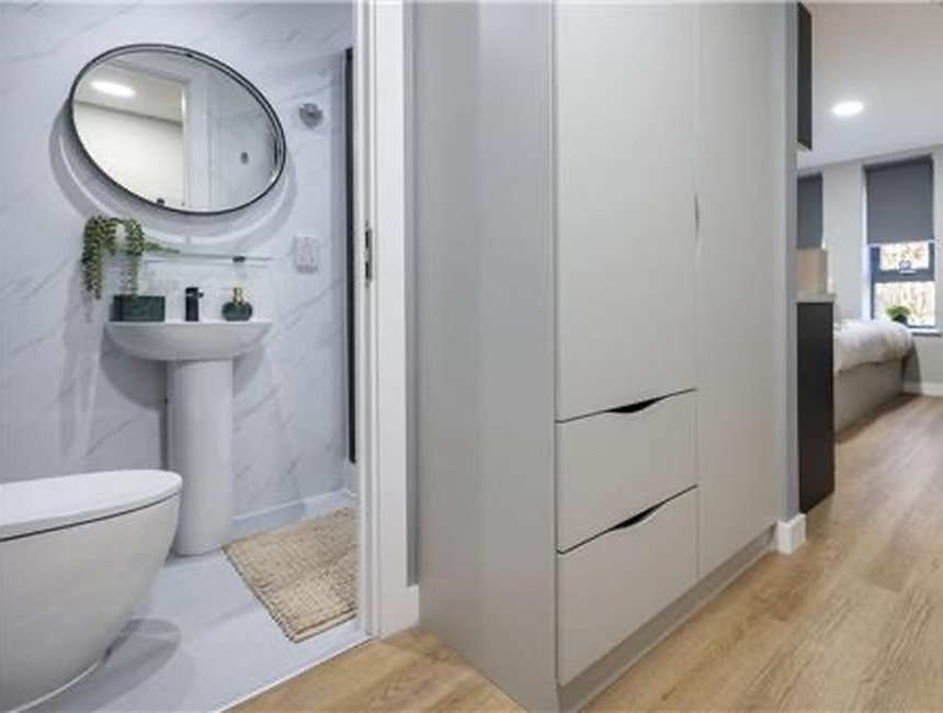 Clyde Court Room Tour