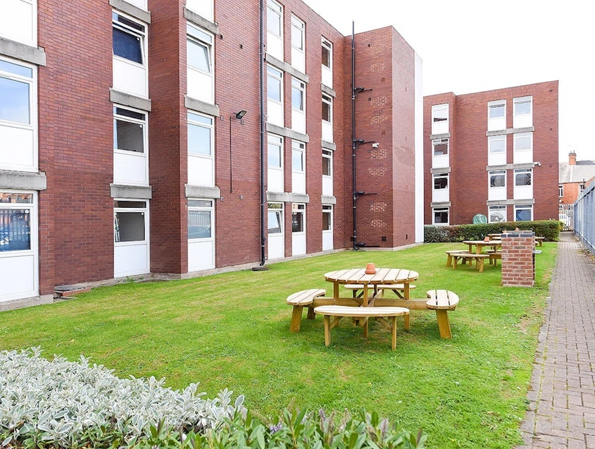 Queens Court Room Tour