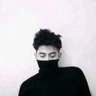 朱**