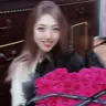 黄**
