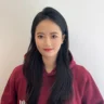 李**